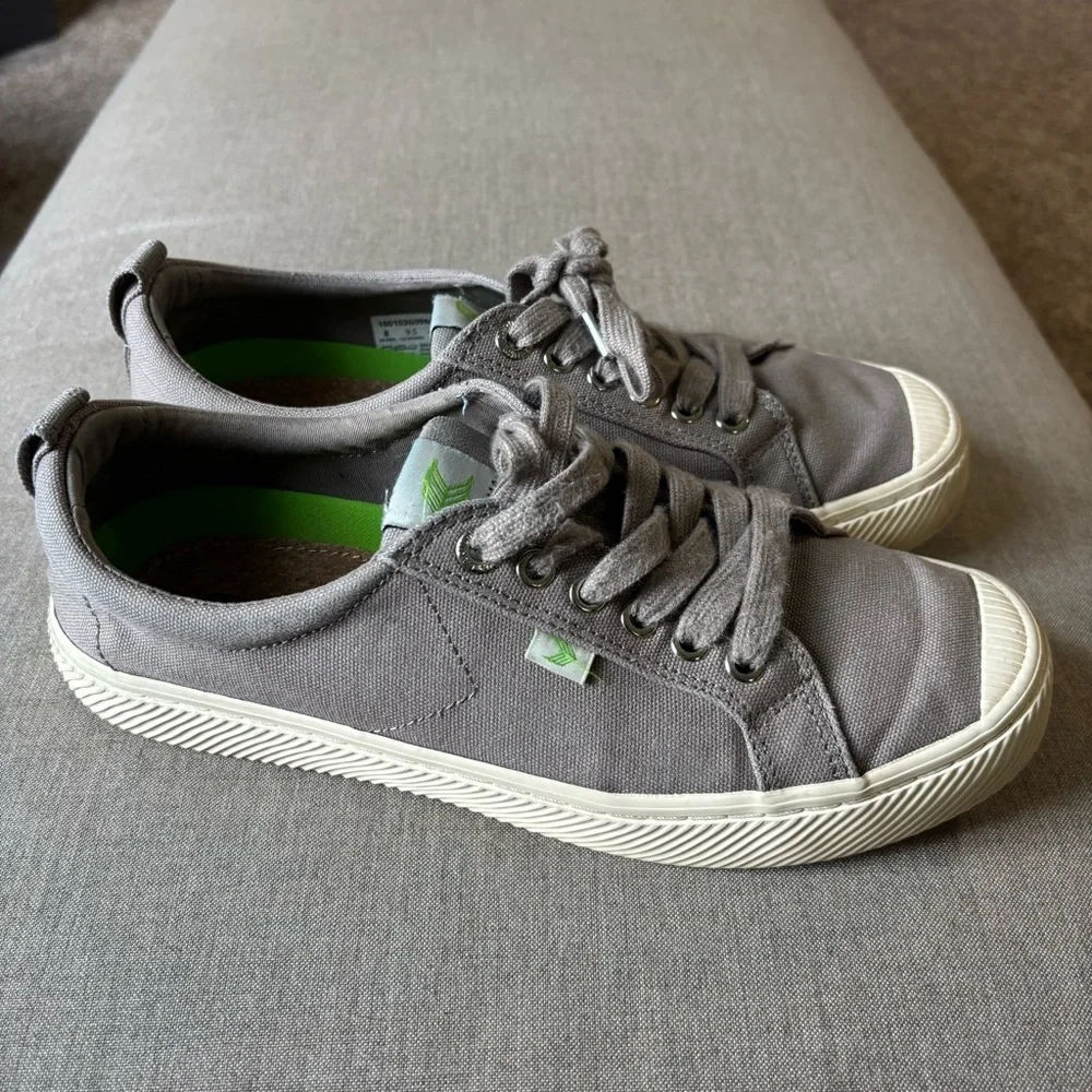 Cariuma size‎ men’s 8 or women’s 9.5 gray Canvas Sneakers 💎